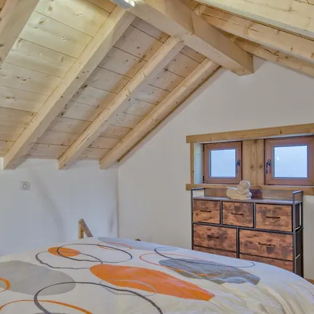 Mazot Savoyard Situe A 25 Kms De Chamonix *