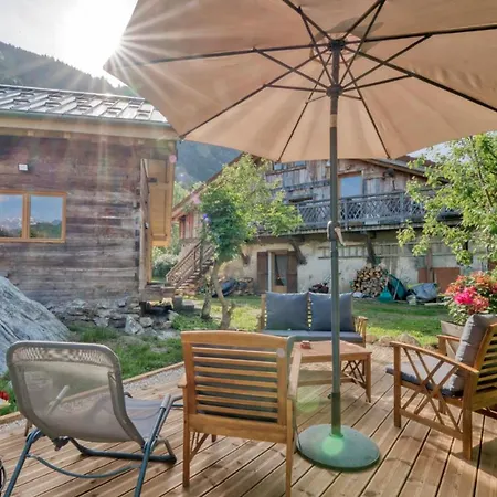 Chalet Mazot Savoyard Situe A 25 Kms De Chamonix *